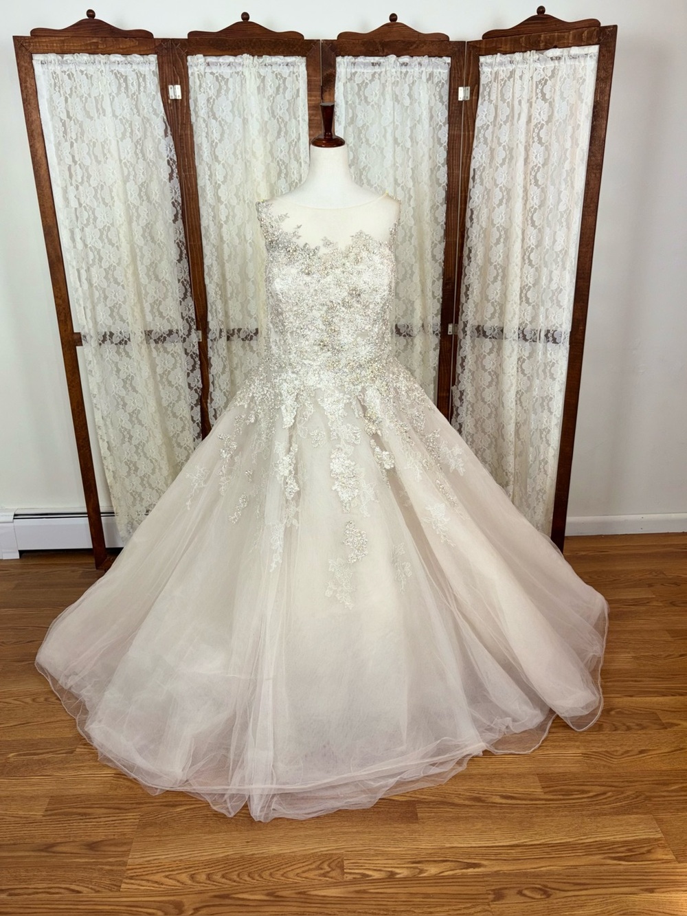 Spectacular Justin Alexander Beaded Embroidered Sabrina Neckline Wedding Gown